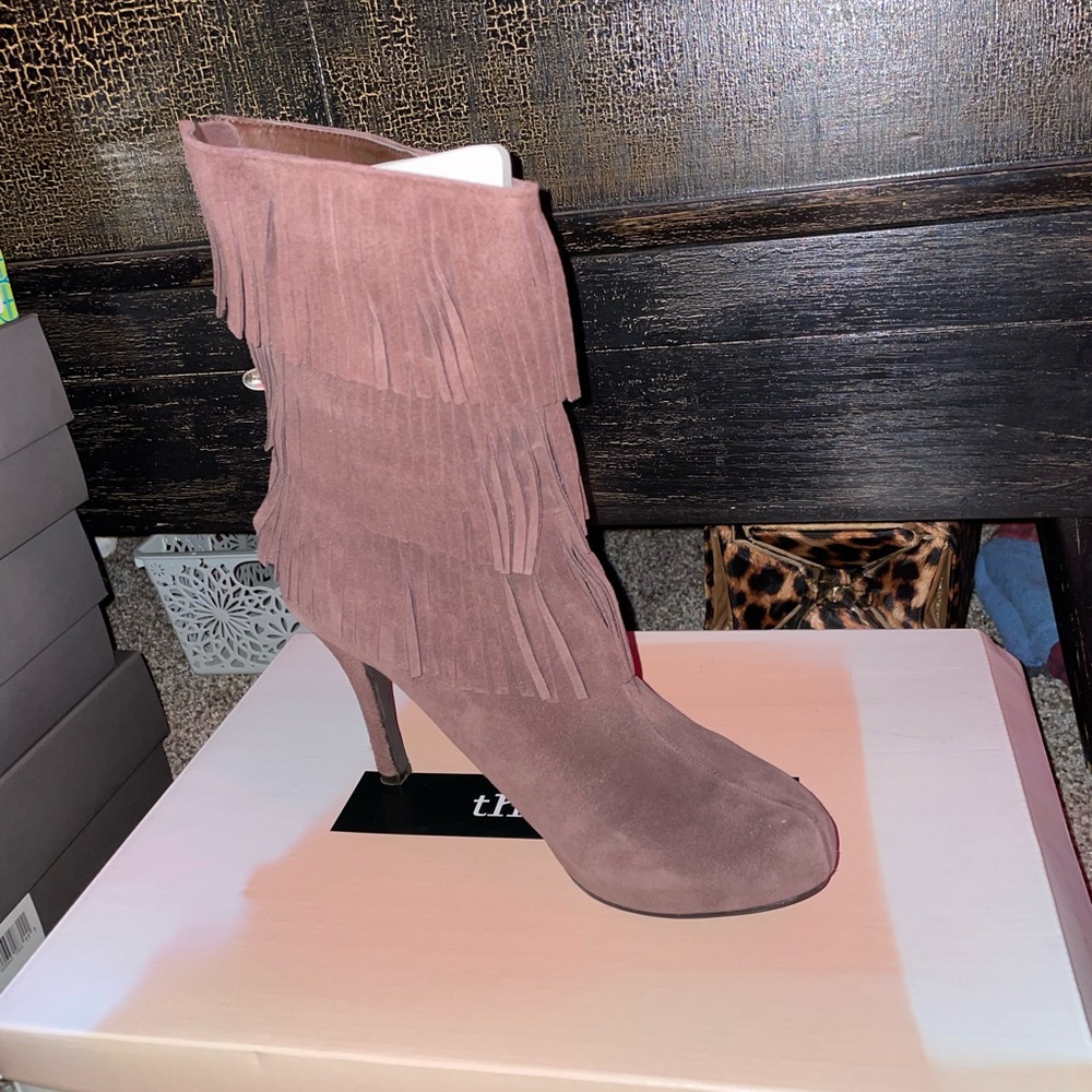 Theme Boots